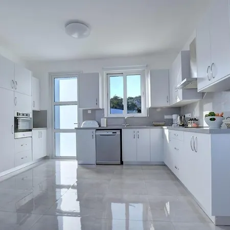 Villa Kono Provoles - Luxury 4 Bedroom With Stunning Panoramic Sea Views Protaras
