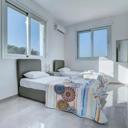 Kono Provoles - Luxury 4 Bedroom With Stunning Panoramic Sea Views